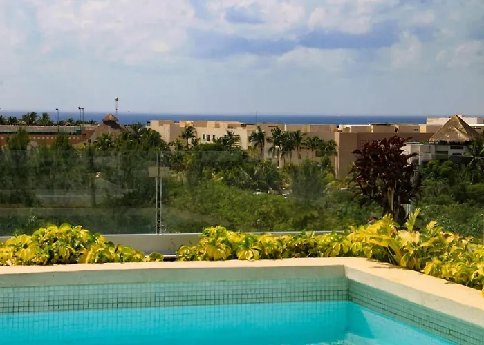 Stylish With Rooftop Pool